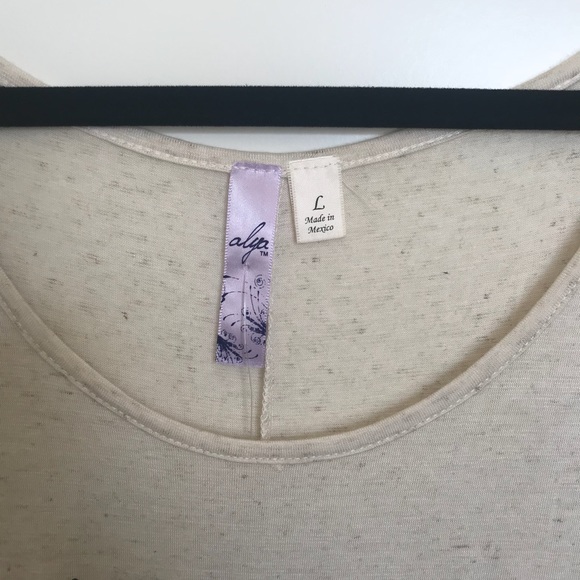 Cute + SOFT GRAPHIC TEE! - Picture 3 of 3